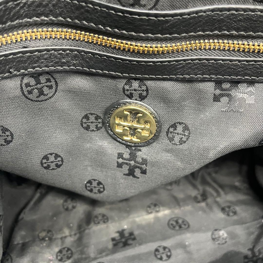 トリーバーチ トートバックハンドバッグ レザー ビッグロゴ タッセル シボ 黒