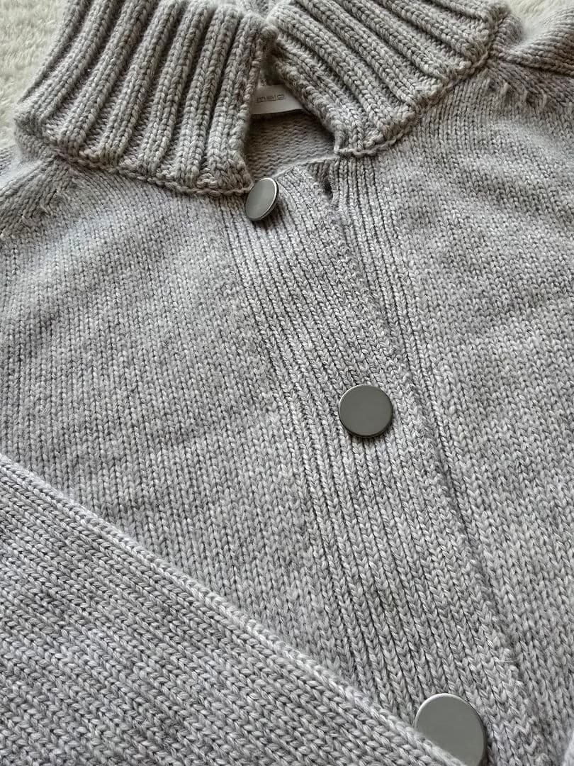 malo グレー ボタン付きカーディガン