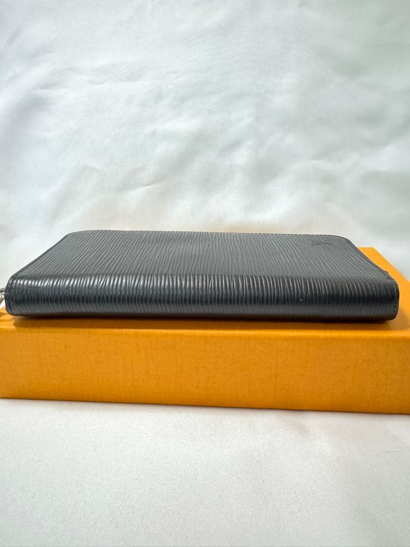 ルイヴィトンLOUIS VUITTON エピジッピーウォレット