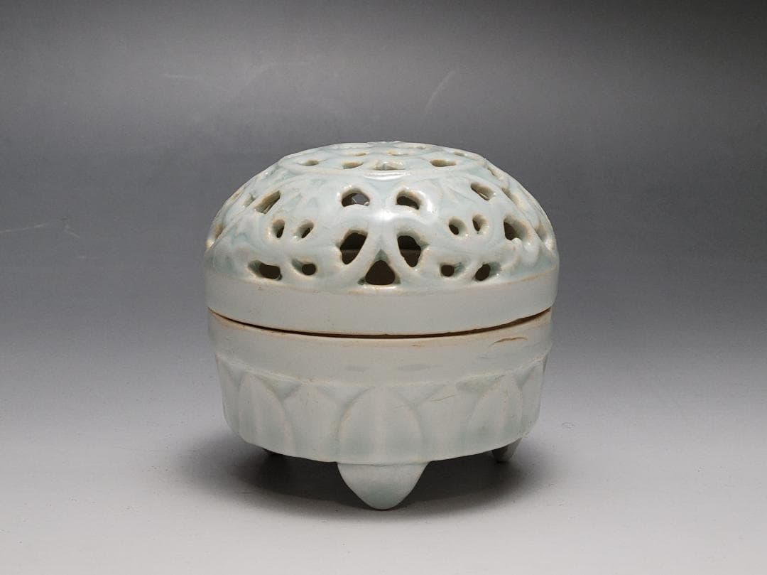 白釉 透刻紋 蓋香炉 宋元時代 幅約9cm