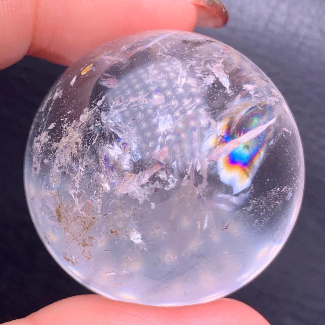 0608109  天然水晶台丸玉座付き虹入り　32ミリ