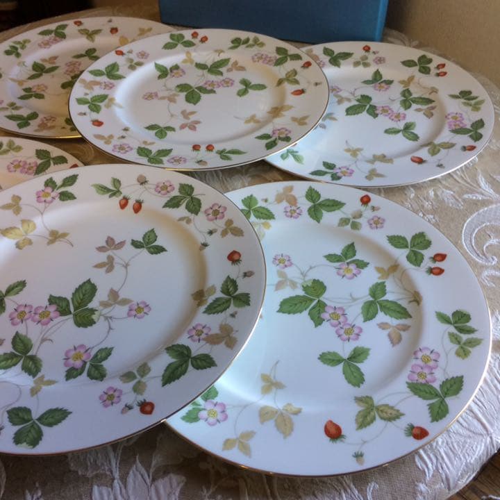 新品英国製【黒壺】 ビクトリア調みずみずしい野苺と金彩ディナー皿