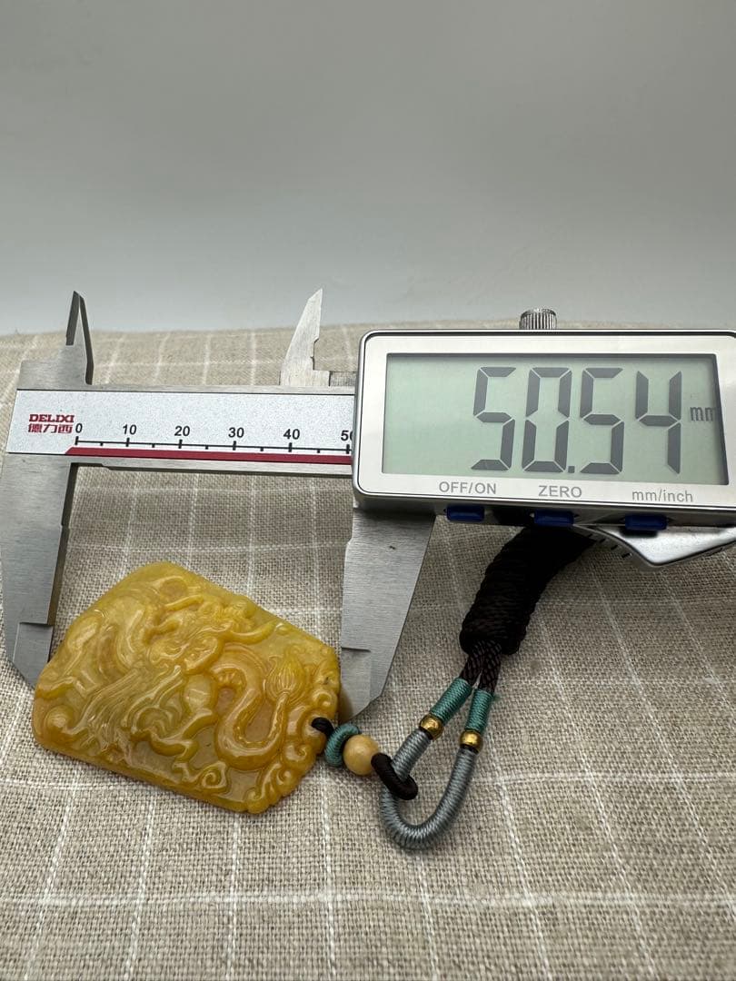 ☆天然☆ ミャンマー翡翠 黄翡翠 精巧な彫刻（竜紋）ネックレス ペンダント