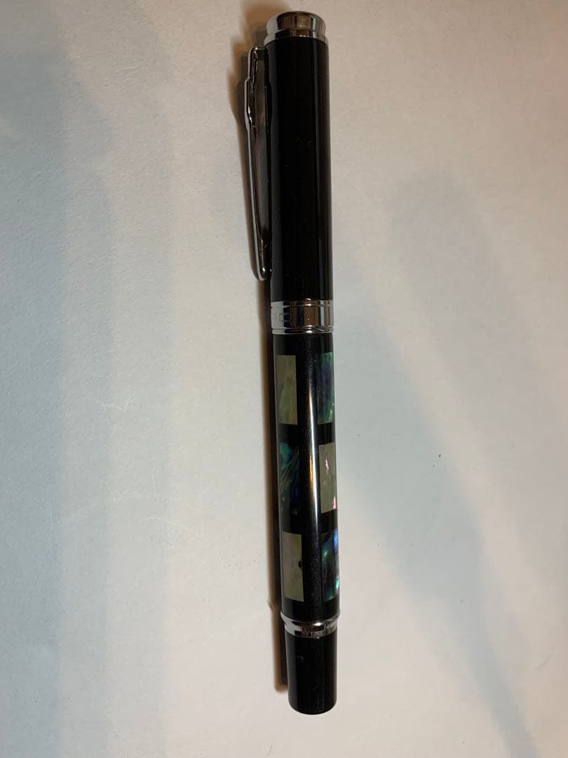 貝殻デザインの万年筆