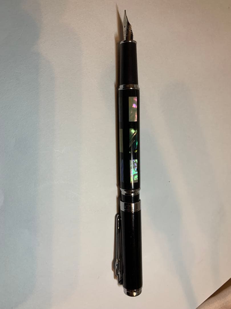 貝殻デザインの万年筆