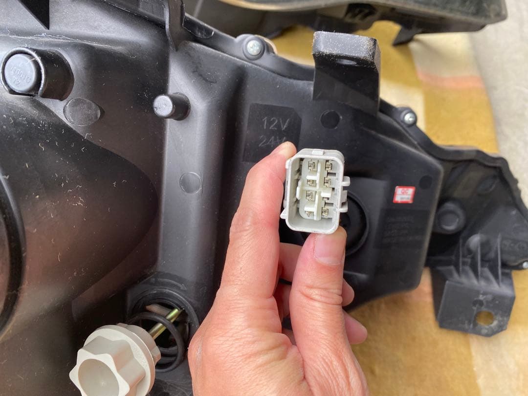 86 クリスタルアイLEDヘッドライト