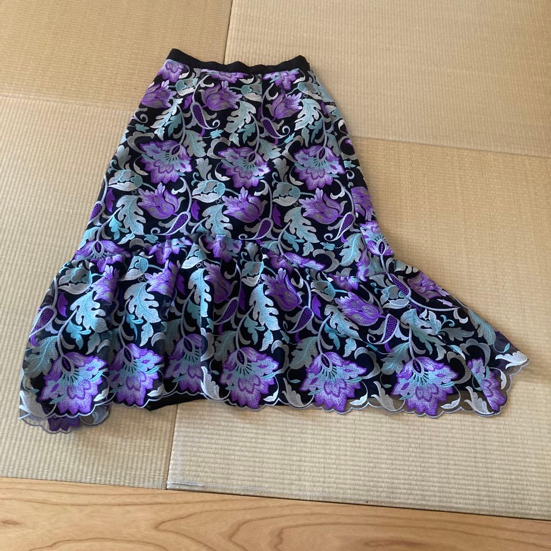 刺繍入りフレアスカート 黒紫青
