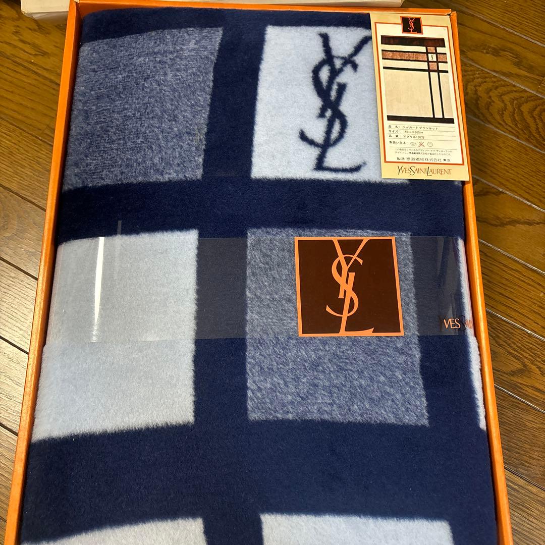 イヴ・サンローランのアクリル100%毛布