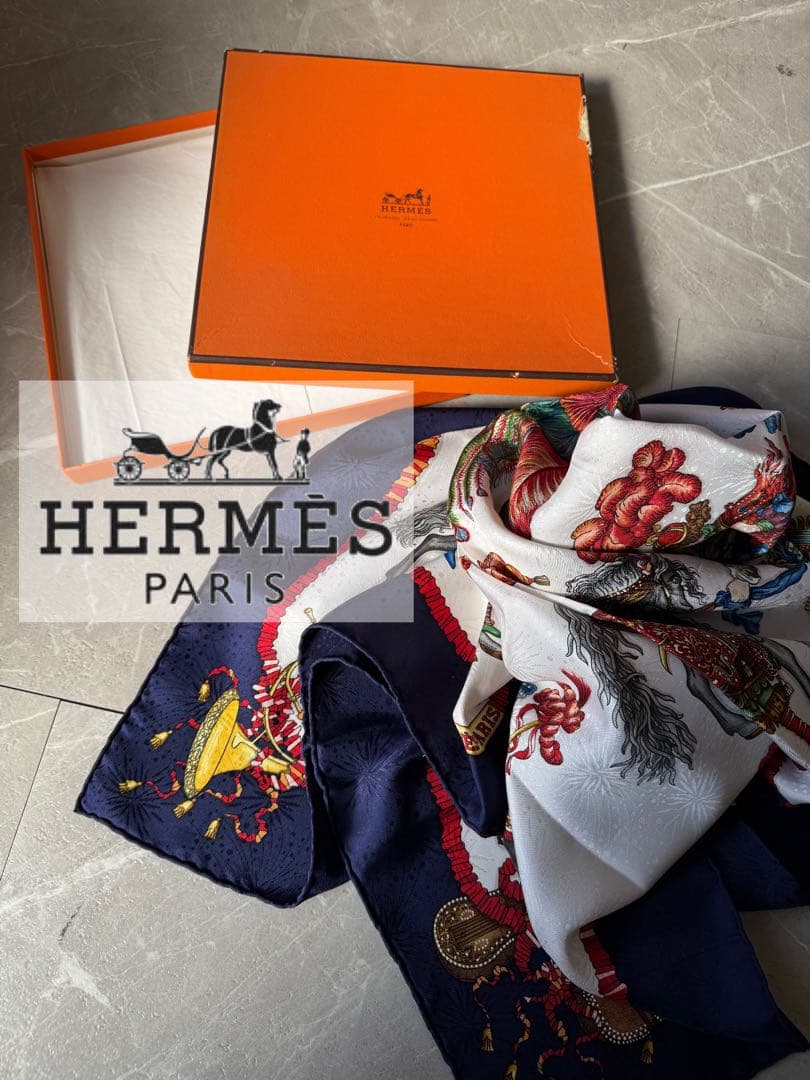 HERMÈS エルメス カレ90 シルクスカーフ 太陽王の祝典 箱付き