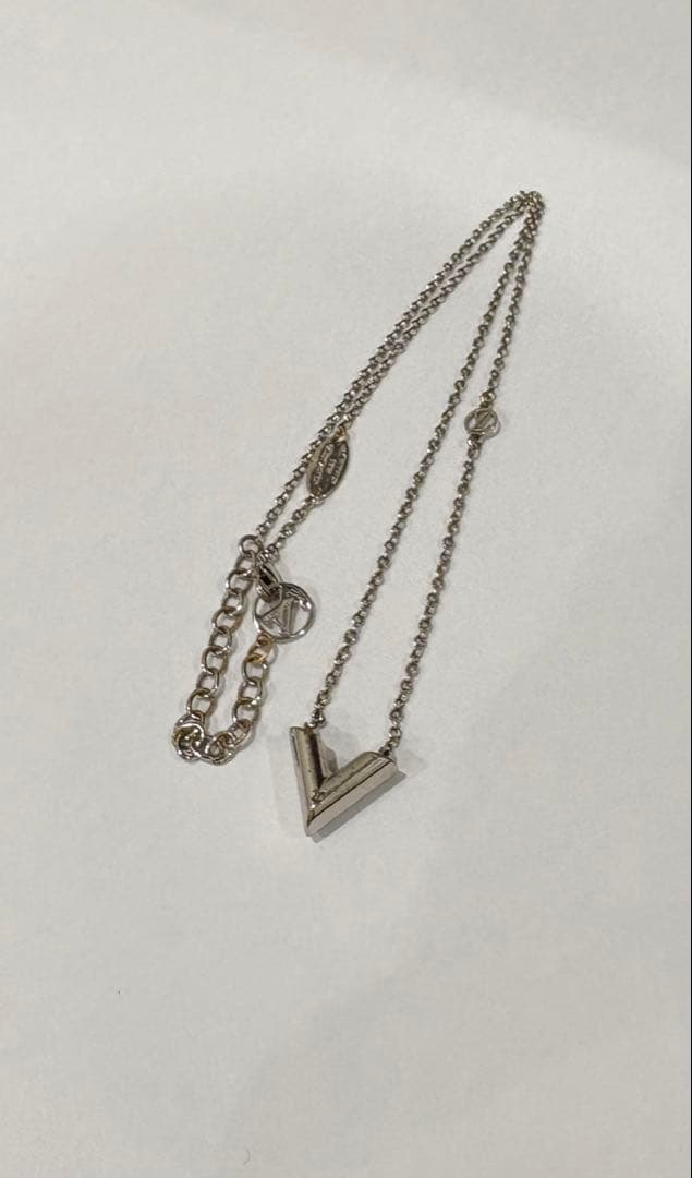 ルイ ヴィトン エッセンシャルV ネックレス M63197 シルバー