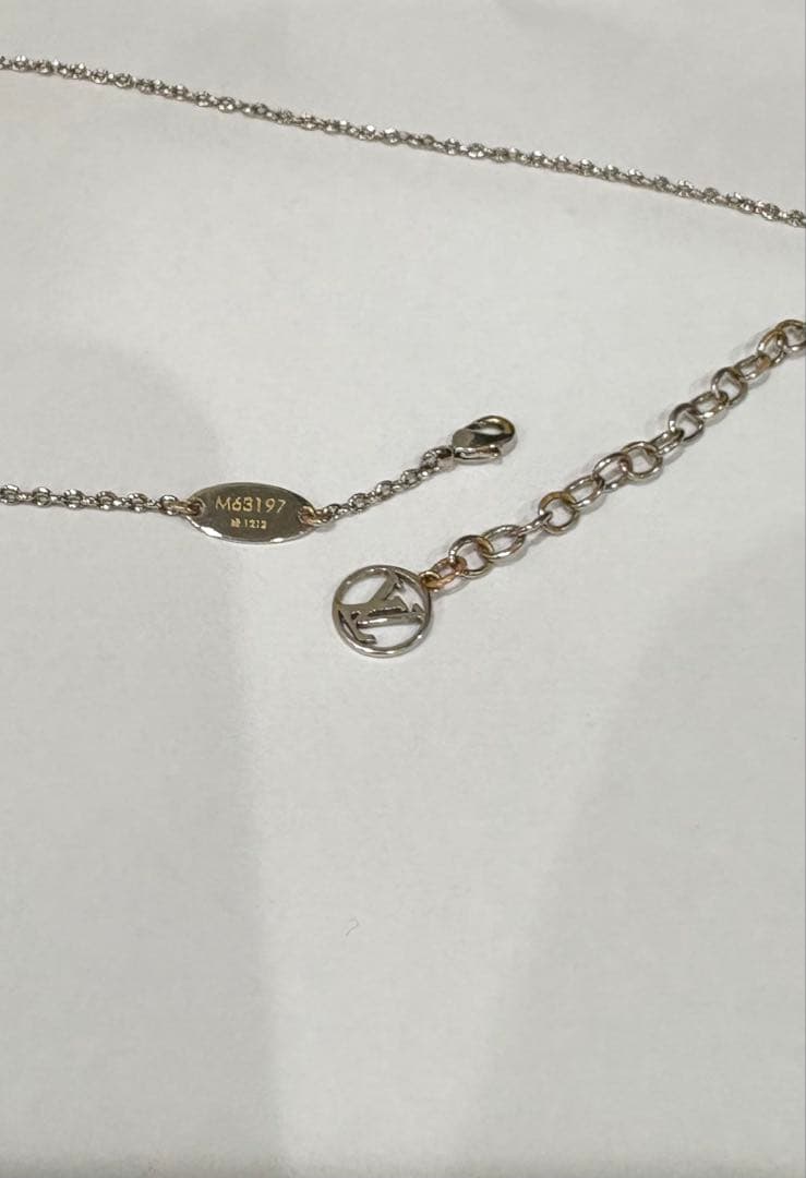 ルイ ヴィトン エッセンシャルV ネックレス M63197 シルバー