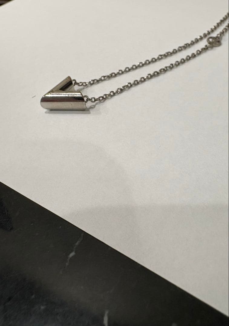 ルイ ヴィトン エッセンシャルV ネックレス M63197 シルバー