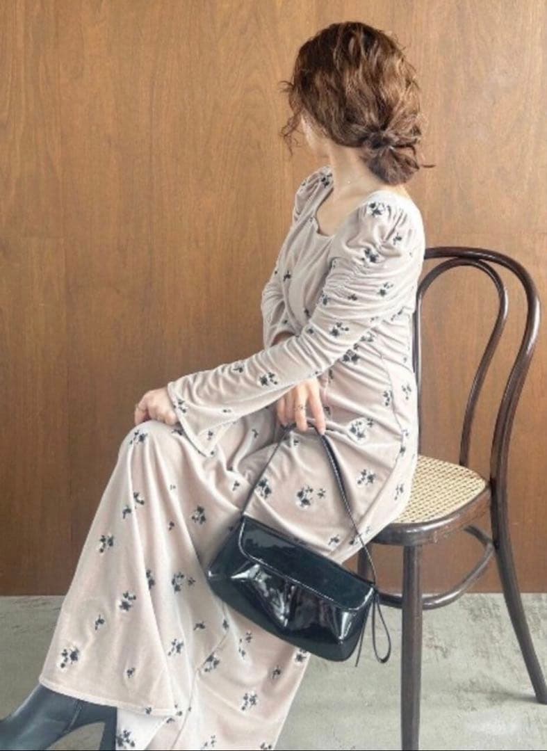 美品　FRAY I.D 完売24AW スクエアネックベロア刺繍OP