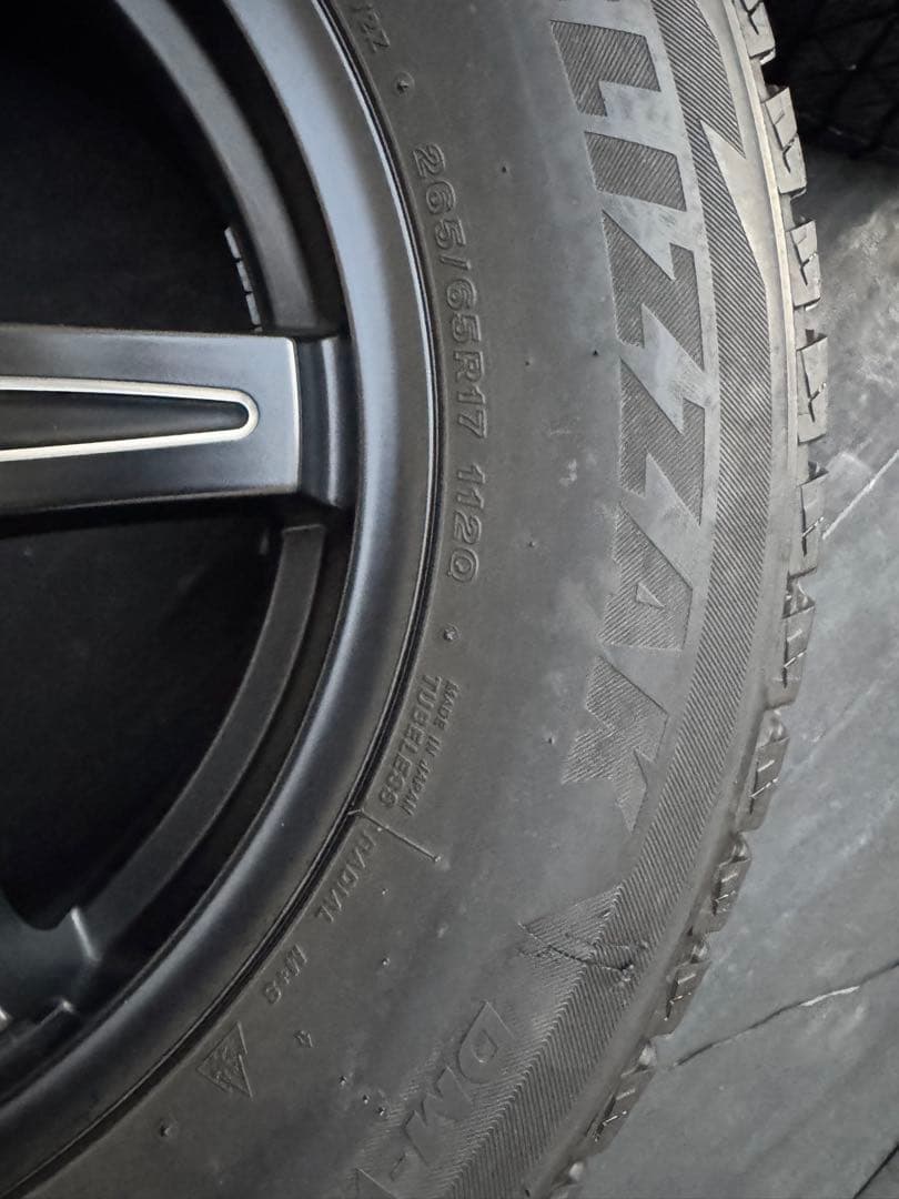 【ボーちゃん】スタッドレスタイヤ　265/65 R17インチ　ブリザック