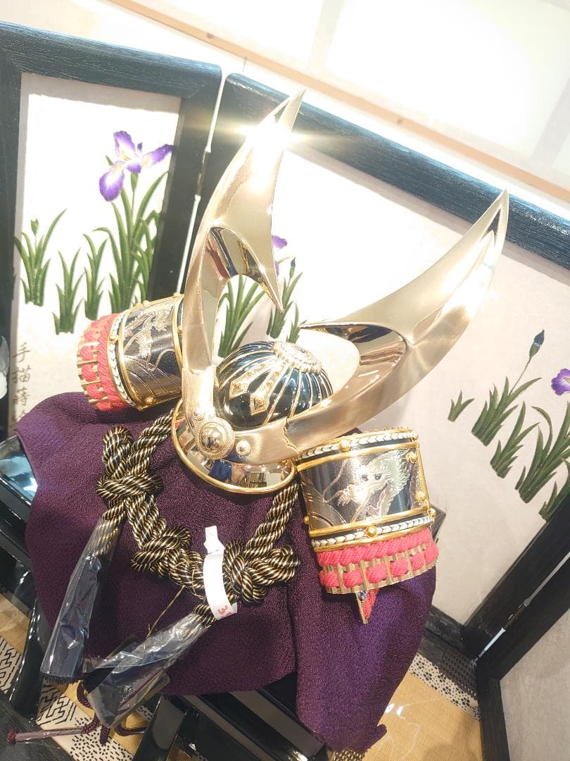 ●五月人形フルセット●　正絹縅の金兜　高級焼桐台屏風セット