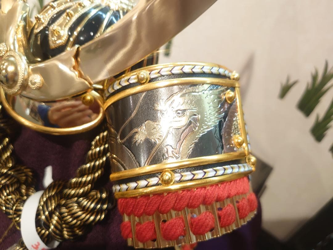 ●五月人形フルセット●　正絹縅の金兜　高級焼桐台屏風セット