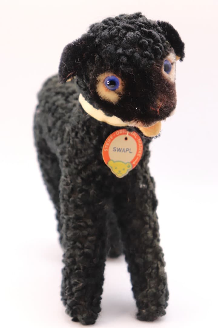シュタイフ SWAPL 黒い羊のぬいぐるみ 左側半面に日焼け有り