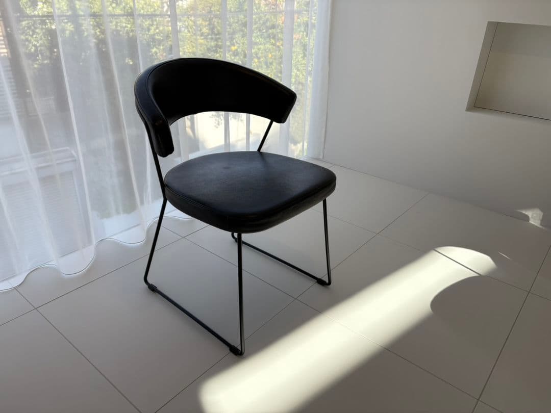 カリガリス　ニューヨークチェア　黒　モダン　ダイニングチェア　マットブラック