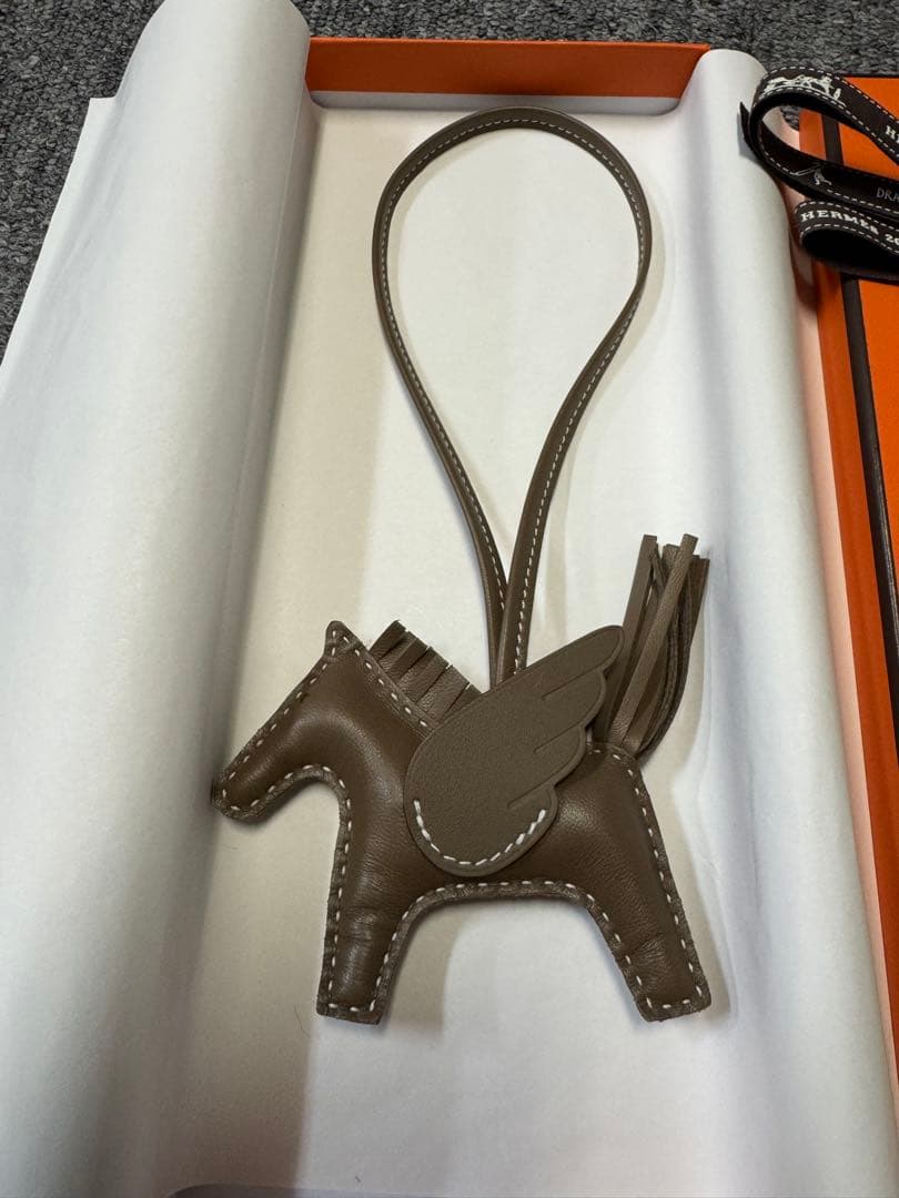 HERMESエルメス　ロデオペガサスPM　ソーエトゥープ　単色　バッグチャーム