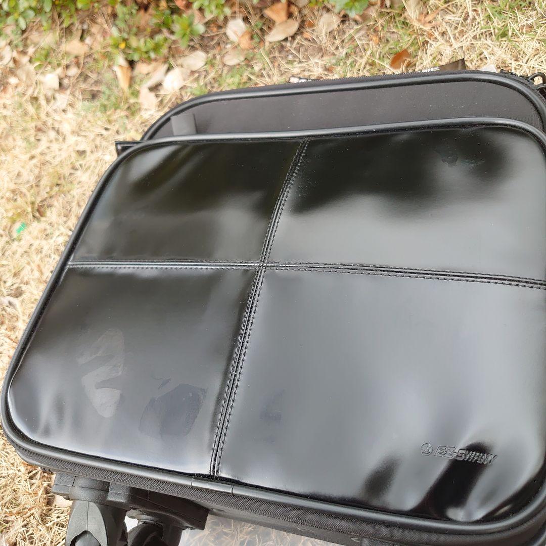 SWANY(スワニー)　黒　キャリーケース