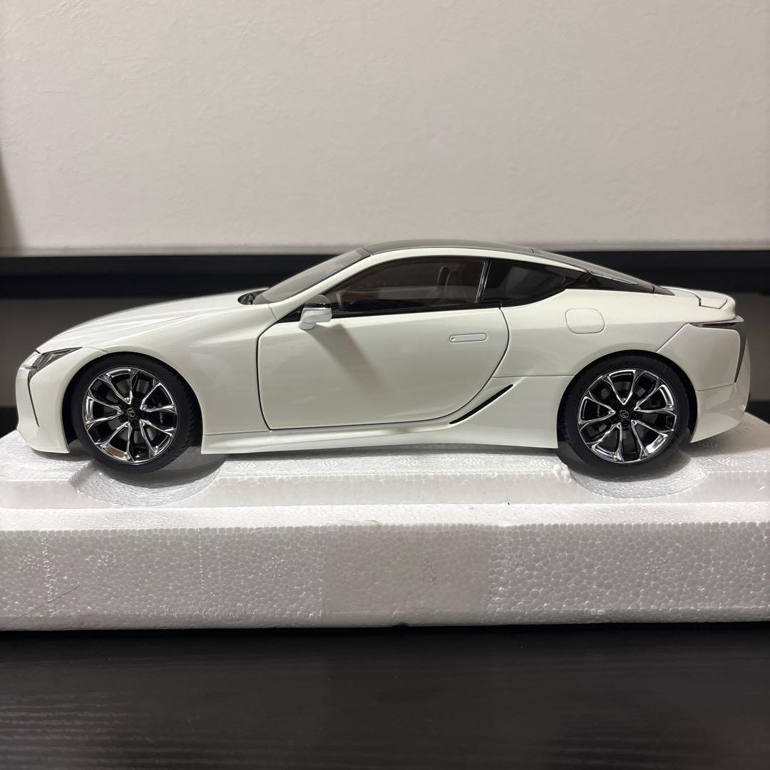オートアートLexus LC500 ホワイト 1/18 左ミラー欠損　最終値下げ