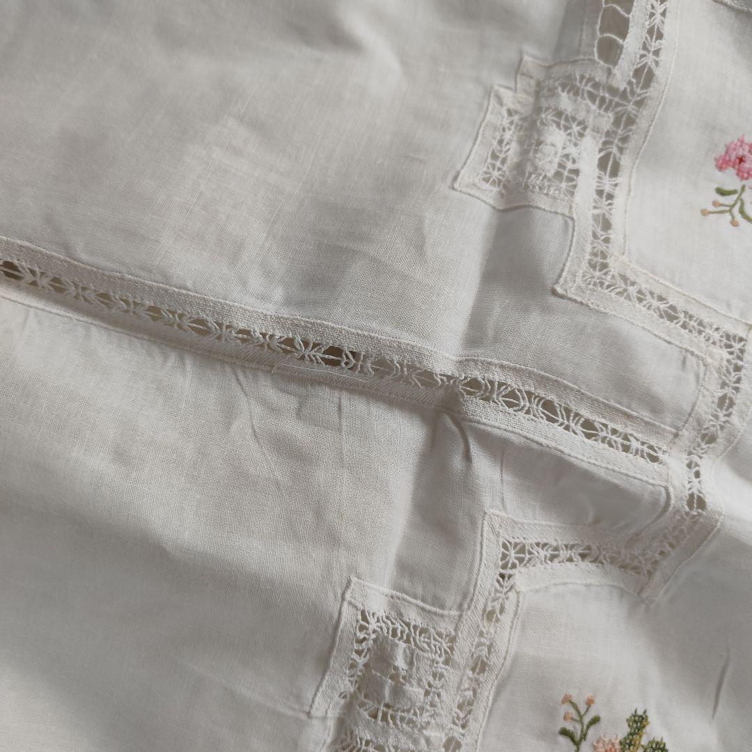 イギリスVintage　薔薇のモチーフ　コットンレース　大判　テーブルクロス