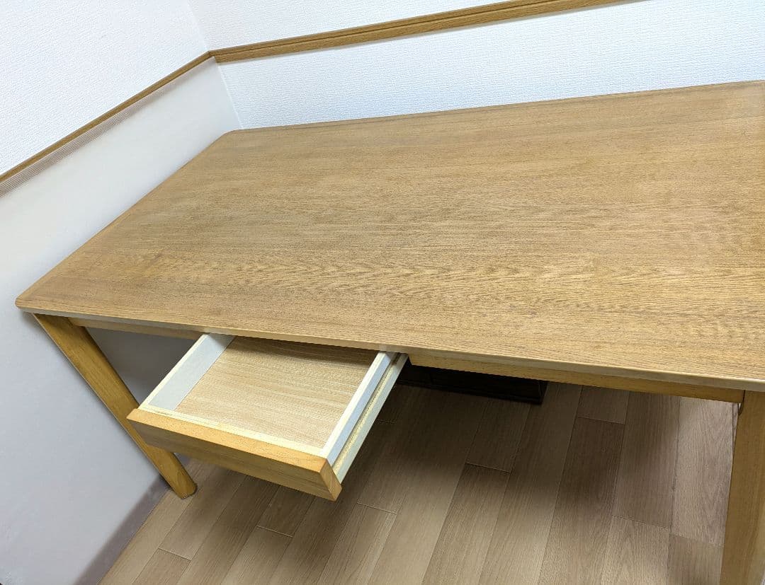 【送料込】ダイニングテーブル 4本脚 引き出し付き 幅135cm　ライトブラウン