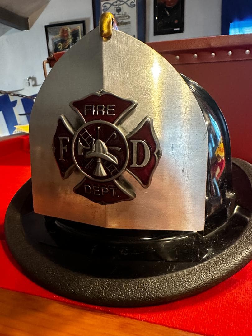 Cairns & Brother製　装飾用 消防士ヘルメットインテリア