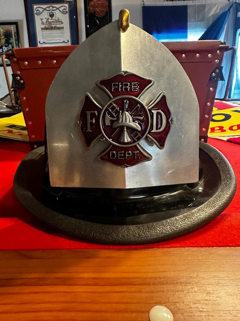 Cairns & Brother製　装飾用 消防士ヘルメットインテリア