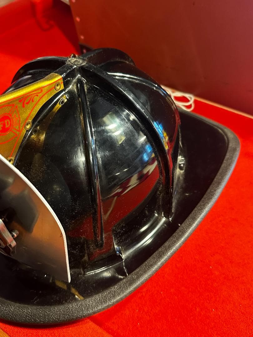 Cairns & Brother製　装飾用 消防士ヘルメットインテリア