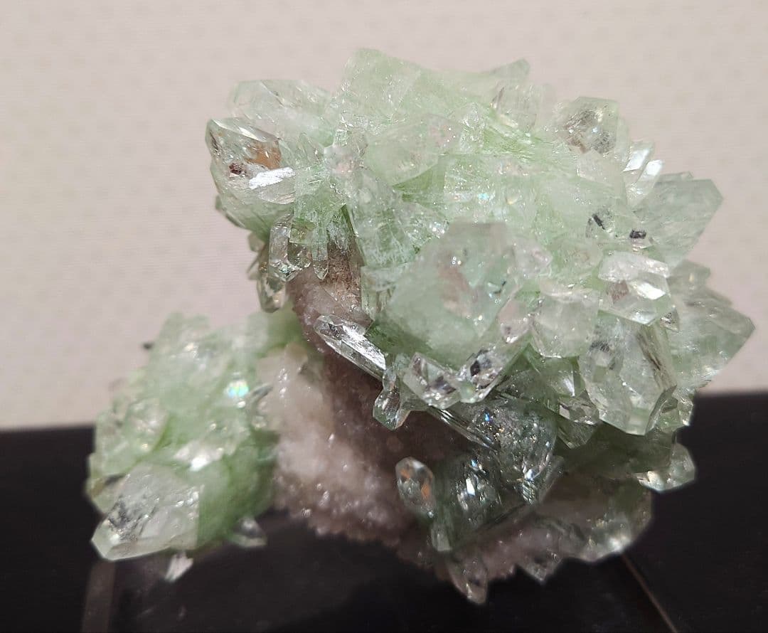 希少なグリーンアポフィライト 魚眼石 キラキラ