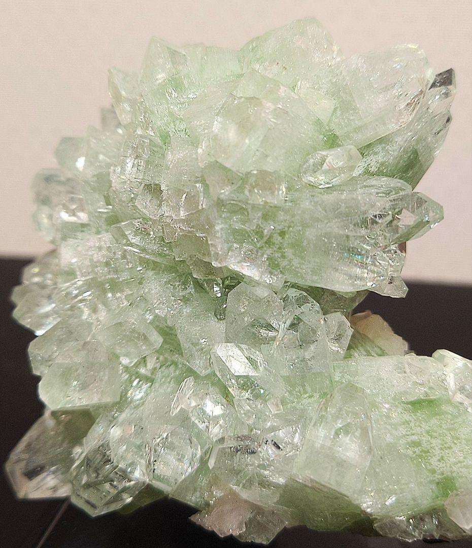 希少なグリーンアポフィライト 魚眼石 キラキラ