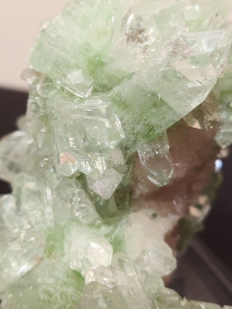 希少なグリーンアポフィライト 魚眼石 キラキラ