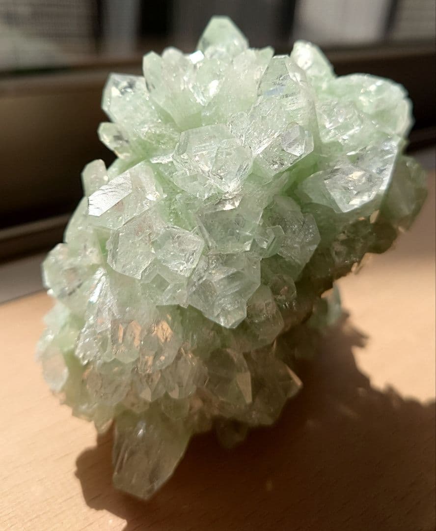 希少なグリーンアポフィライト 魚眼石 キラキラ