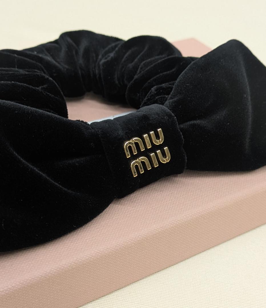 MIU MIUの「ベルベットシュシュ」　未使用品です。