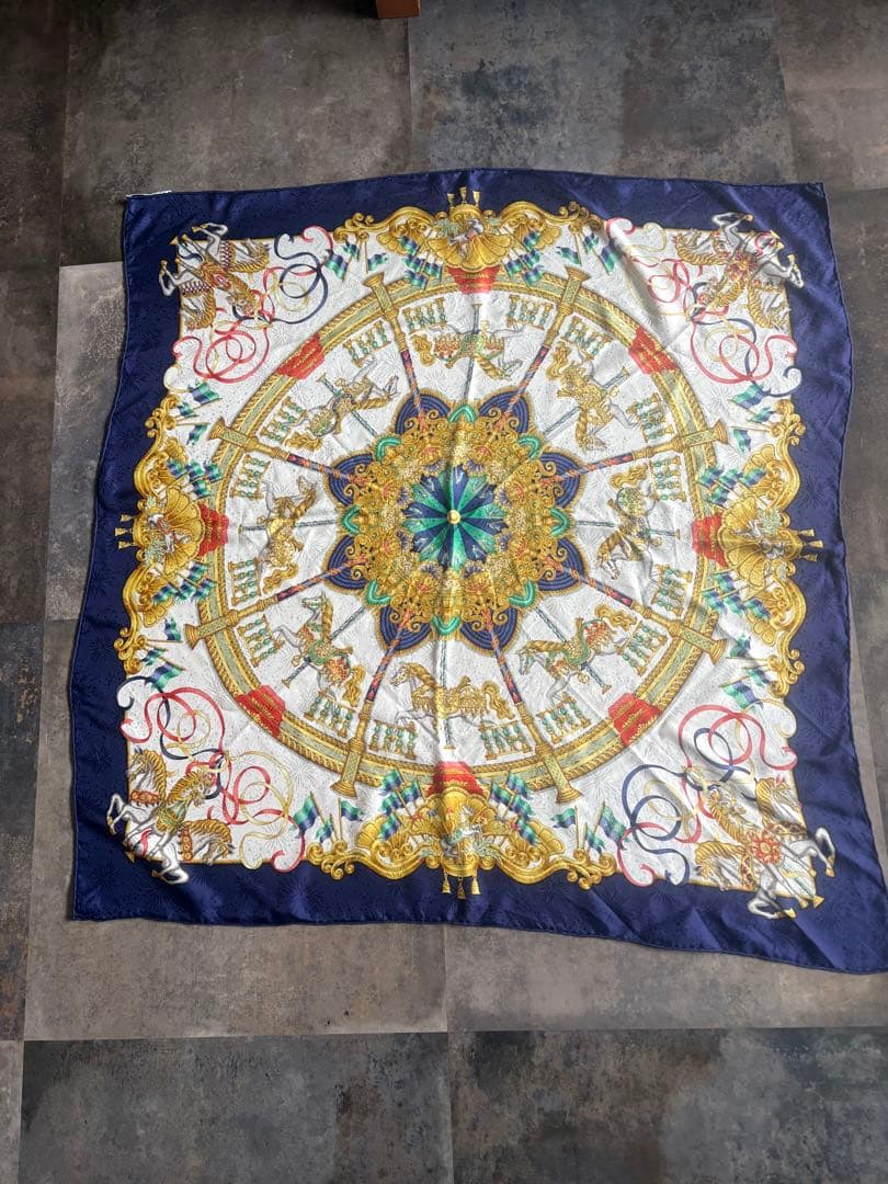 エルメス　大判シルクスカーフ