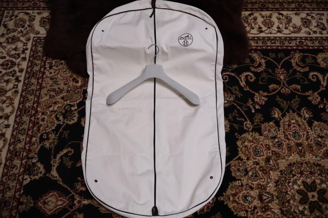 エルメス 白いロゴマーク ハンガー 1個 & ガーメントケース 1個