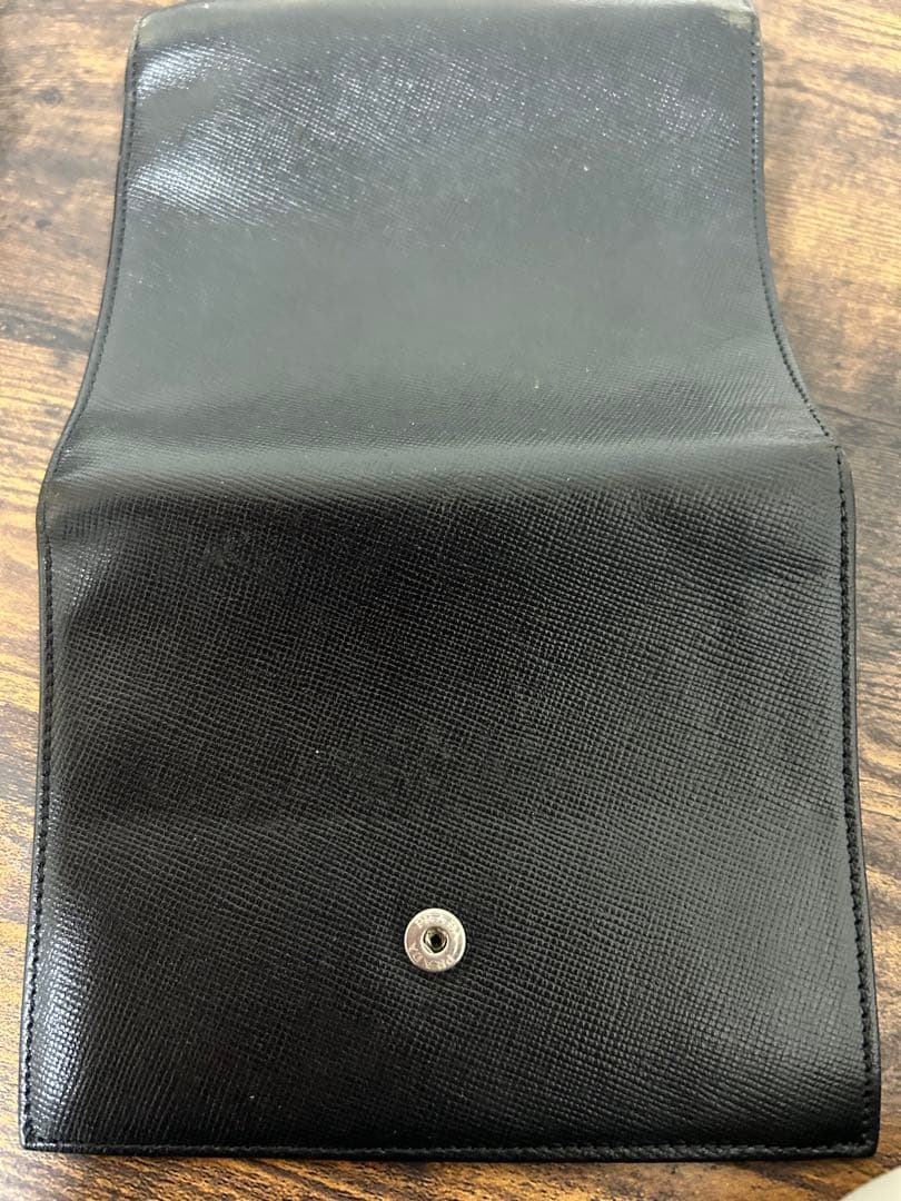 PRADA ブラック レザー 二つ折り財布