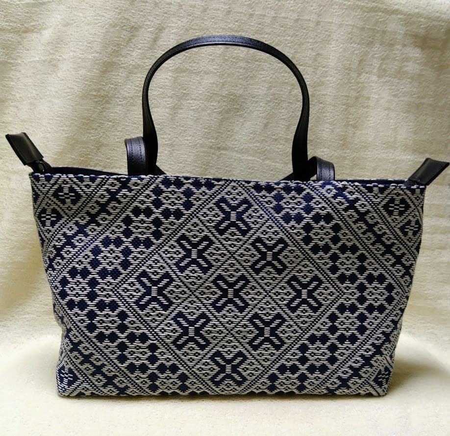 津軽こぎん刺し　合皮を合わせたファスナートート　紺色×生成