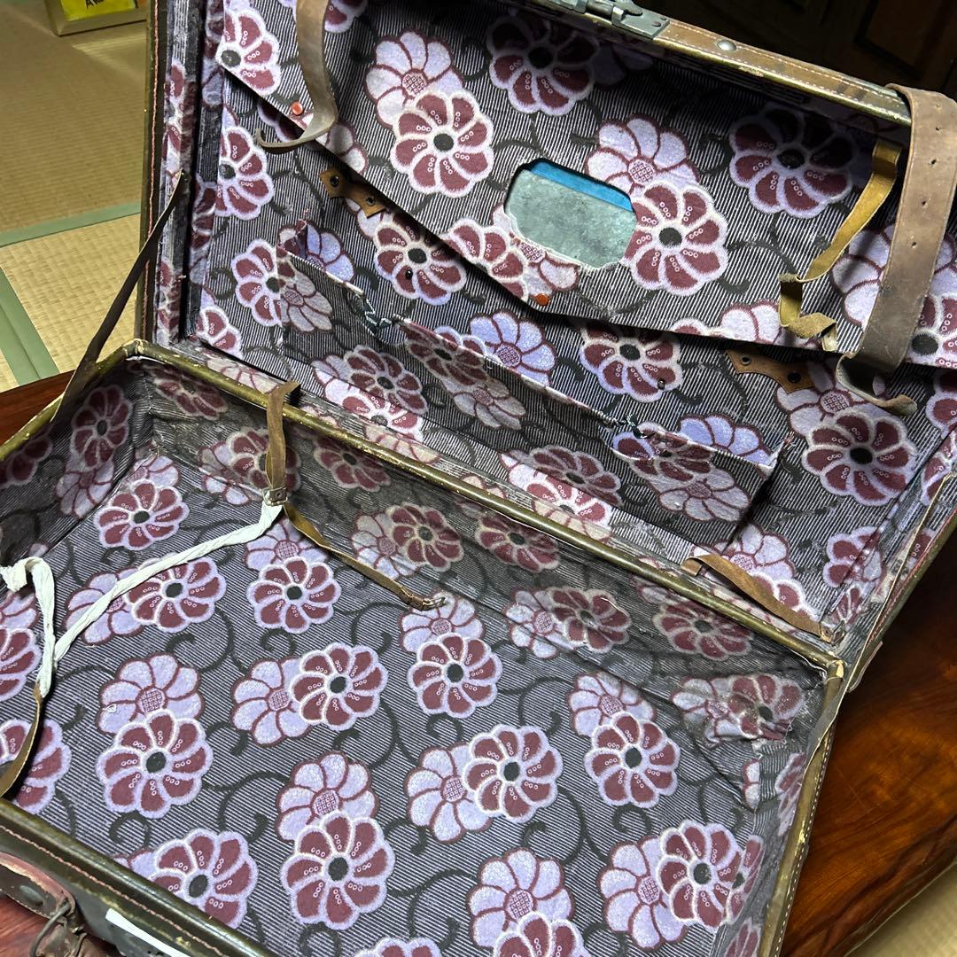 古い大きな旅行鞄　革製　アンティーク　レトロ