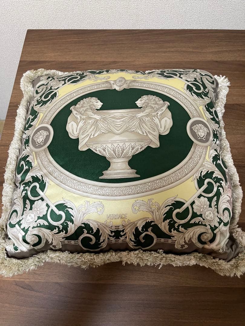 ヴェルサーチ シルク クッション