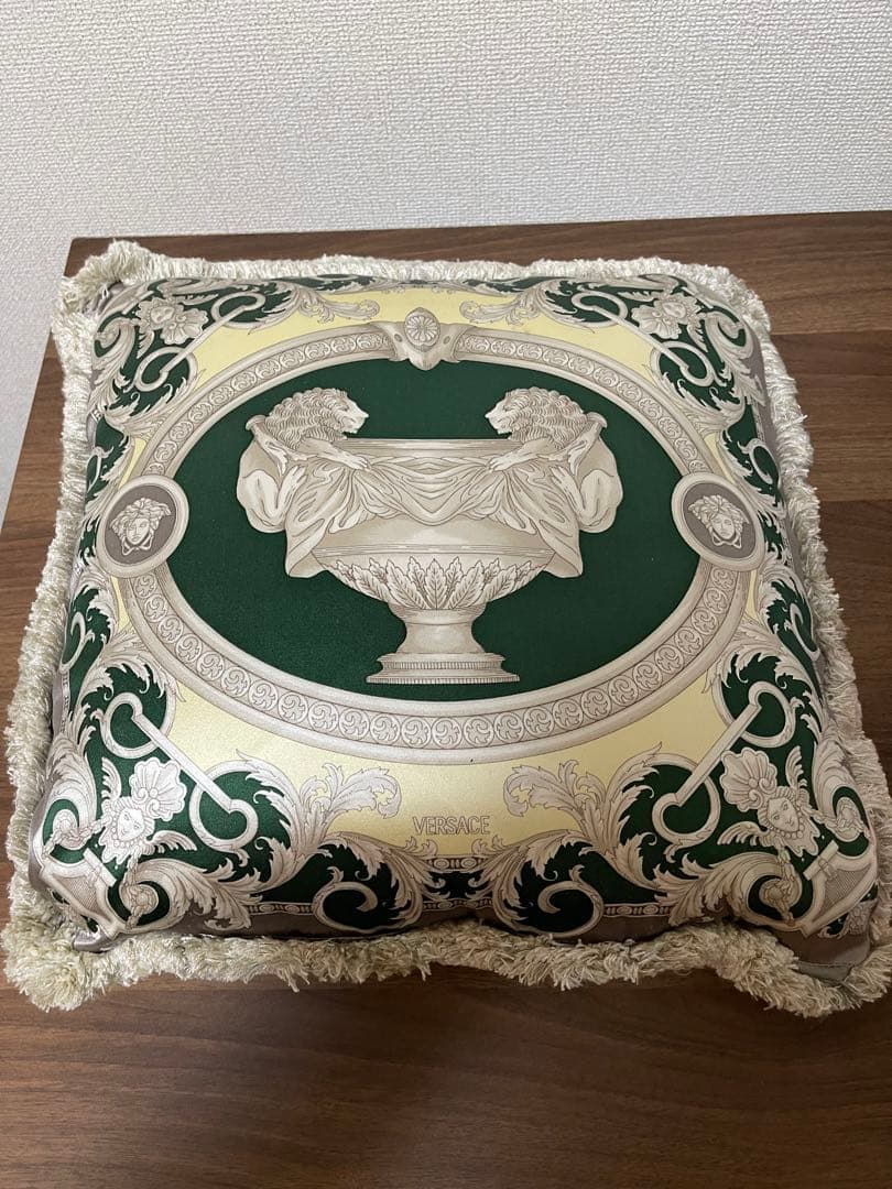 ヴェルサーチ シルク クッション