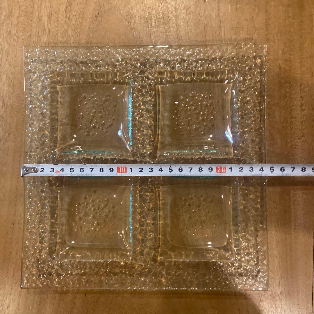 エメラルドグリーンのガラスプレート7枚