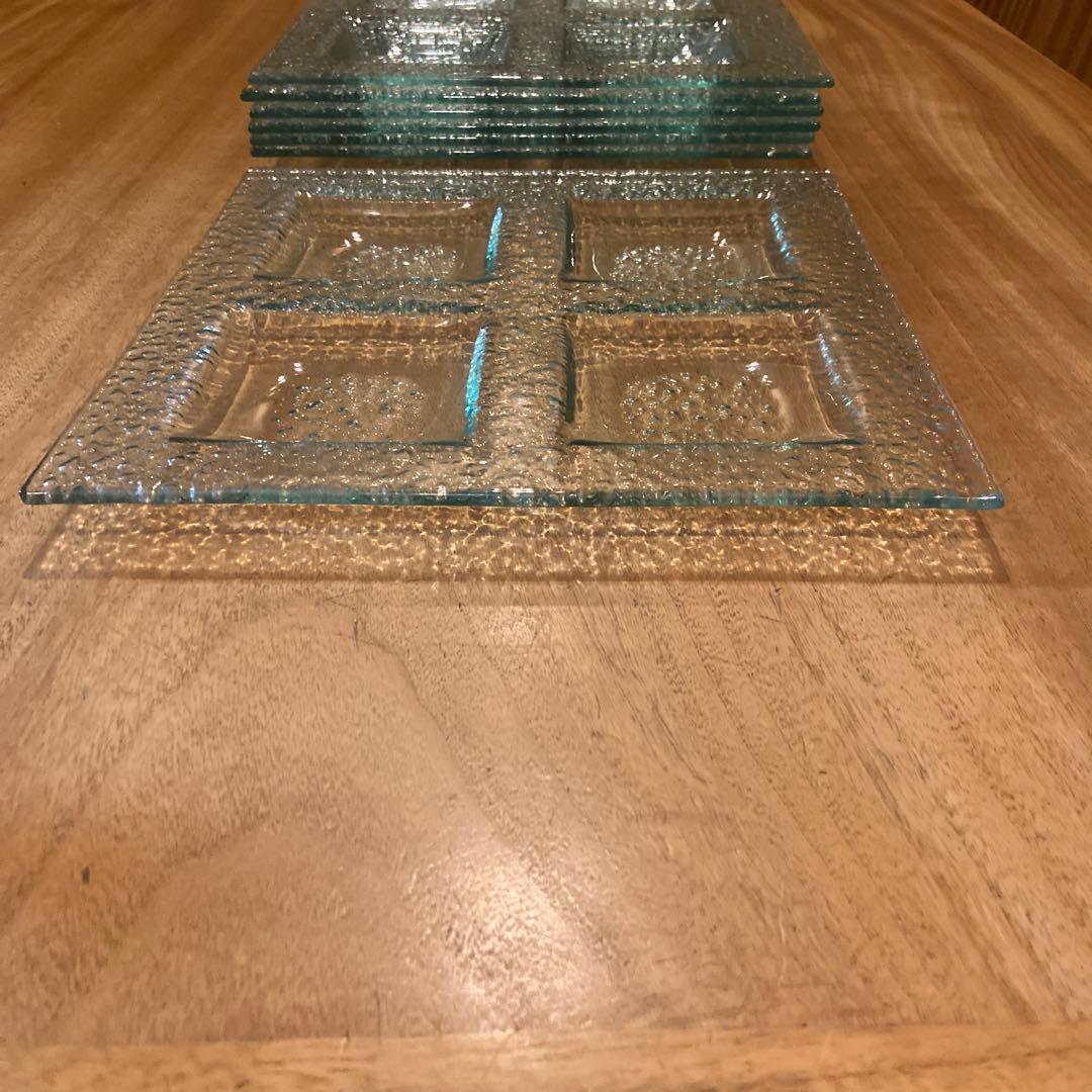 エメラルドグリーンのガラスプレート7枚