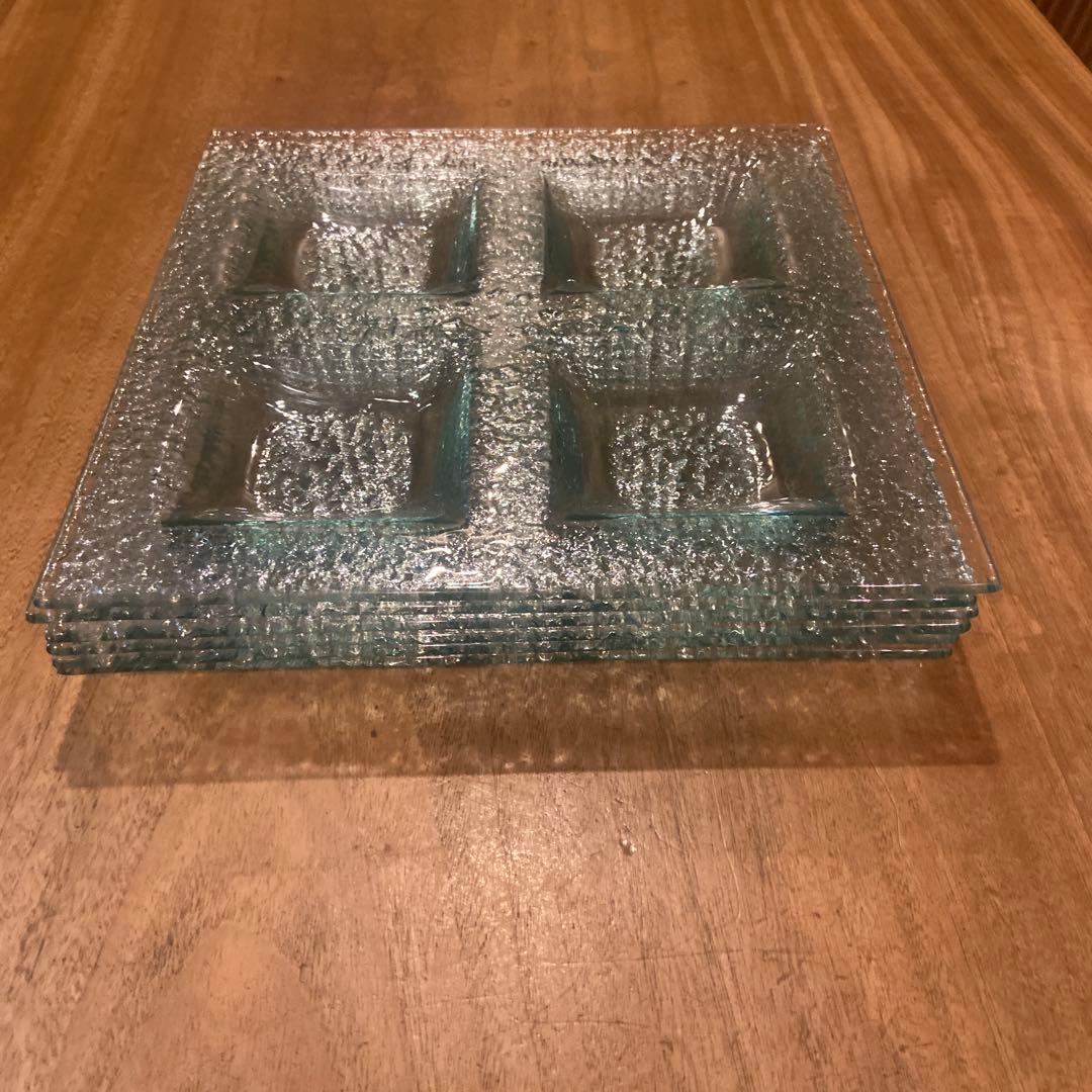 エメラルドグリーンのガラスプレート7枚