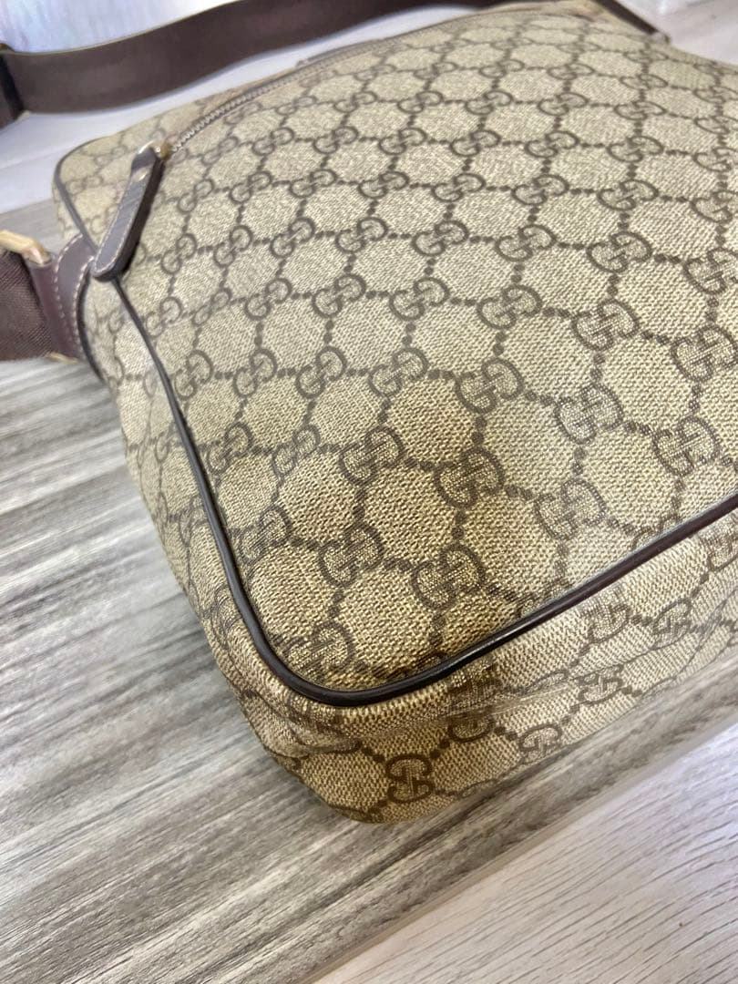 GUCCI ショルダーバッグ　GG スプリーム　PVC レザー　ベージュ