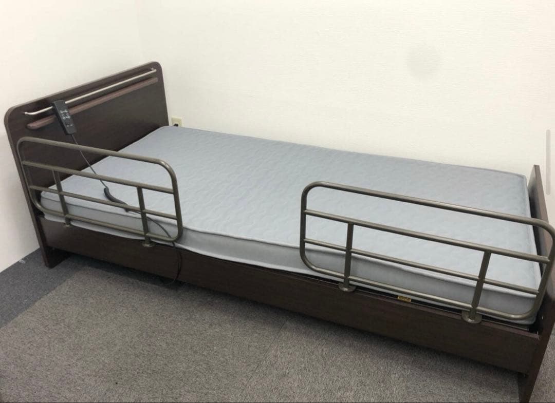 お値下げ　クレオ電動ベッド2モーターヘッドボード2口コンセント付&サイドガード付