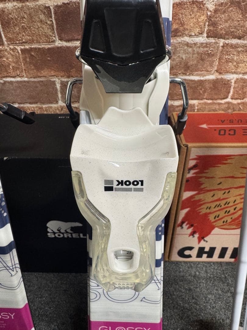 お値下げ！未使用　GLOSSY COSMIC SURF スキー板 ビンディング付