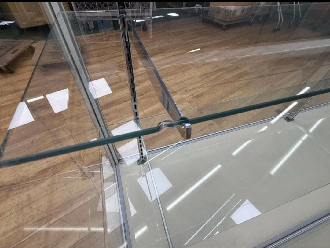 ガラスショーケース