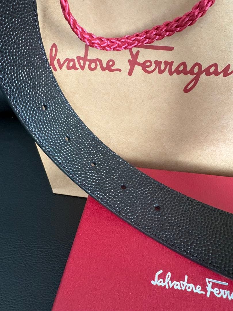 Salvatore Ferragamo ブラック✖️ブラウン型押リバーシブル未使用